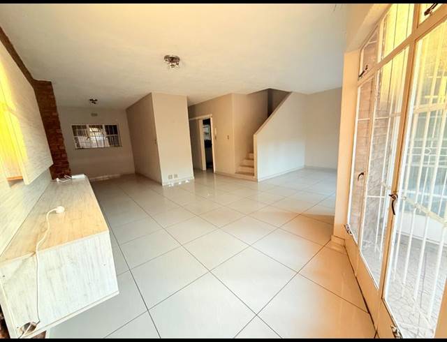 3 BEDROOM TOWNHOUSE FOR SALE IN VANDERBIJLPARK CE 1